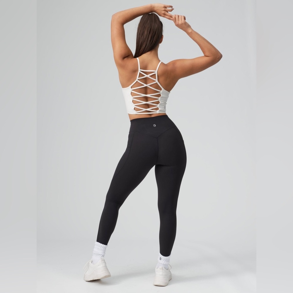 NWT Buffbunny Ivy Crop Sports Bra White Energy Fabric Size Medium Lattice Back - Picture 5 of 13